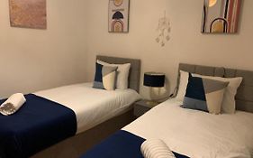 Absolute Stays In Sherwood- Nottingham Castle- Capital Fm Arena Nottingham- Contractors-Free Wifi- Free Parking- Long And Short Stays- Families-East Midlands Airport-Trent Bridge-Actors-Aria Court- Mansfield